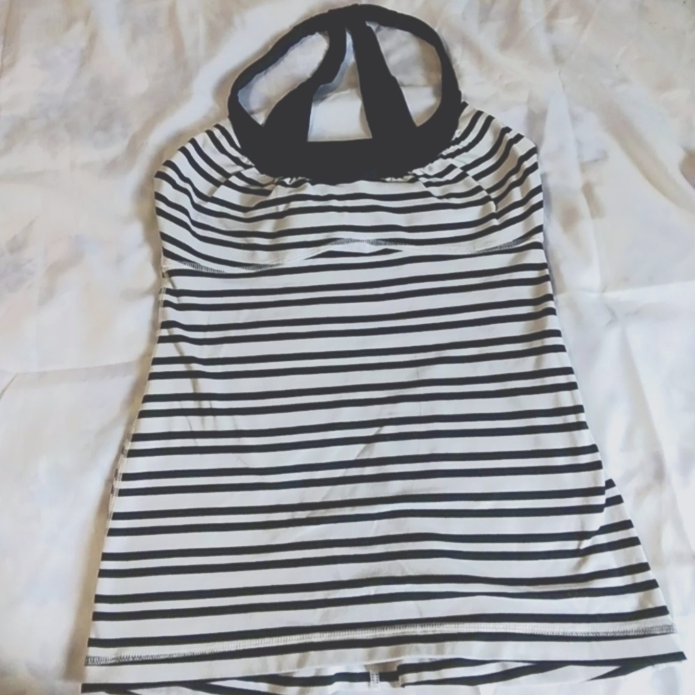 Lululemon white black stripped scooped up built-in bar top